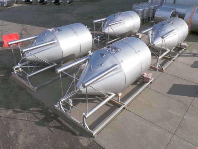 4 x 8000L - AISI304 CCT beer fermenters, cooling jacket, PUR insulation