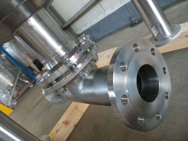 1 x 2000L AISI304L; roestvrijstalen druktank -50°C / +50°C; verticaal; geisoleerd; bolle bodems op poten