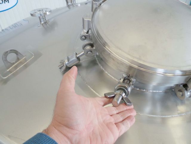 1 x 2000L AISI304L; roestvrijstalen druktank -50°C / +50°C; verticaal; geisoleerd; bolle bodems op poten