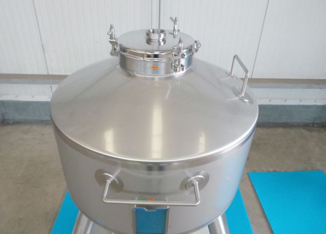 5 x 620L AISI316L; stainless-steel mobile storage-tanks