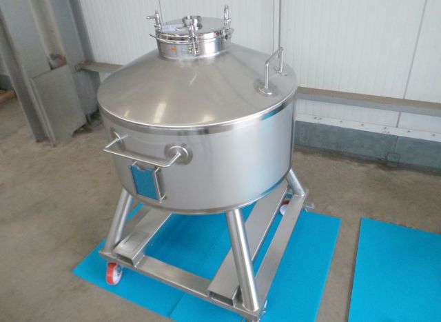 5 x 620L AISI316L; stainless-steel mobile storage-tanks