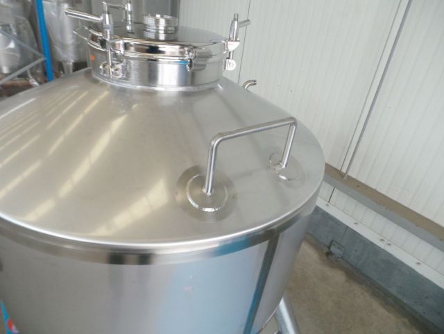 5 x 620L AISI316L; stainless-steel mobile storage-tanks