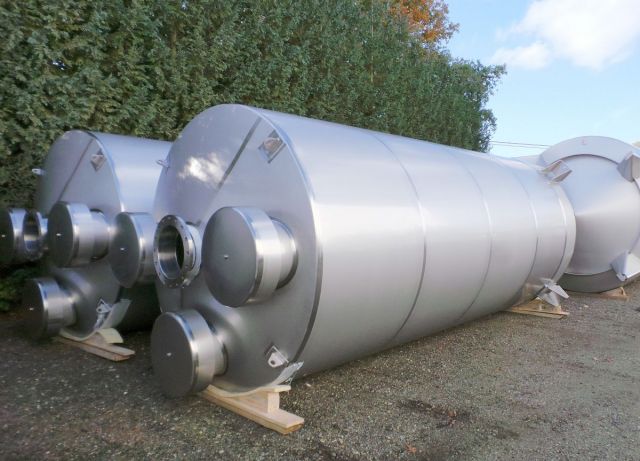 2 x 25.5m³ AISI304; roestvrijstalen enkelwandige opslagtanks