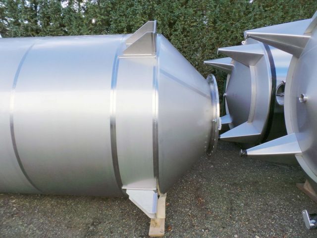 2 x 25.5m³ AISI304; roestvrijstalen enkelwandige opslagtanks