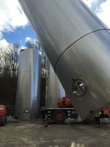 3 x 120 m³ AISI 304; roestvrijstalen opslagtanks; geisoleerd; vertikaal