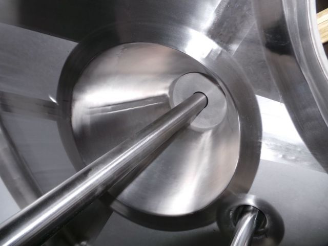 1 x 1.2m³ bier kookketel; brouwketel; geisoleerd met roerwerk