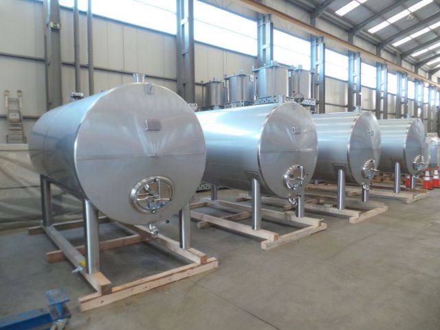 4 x 6.2m³ AISI304L RVS horizontale opslagtanks