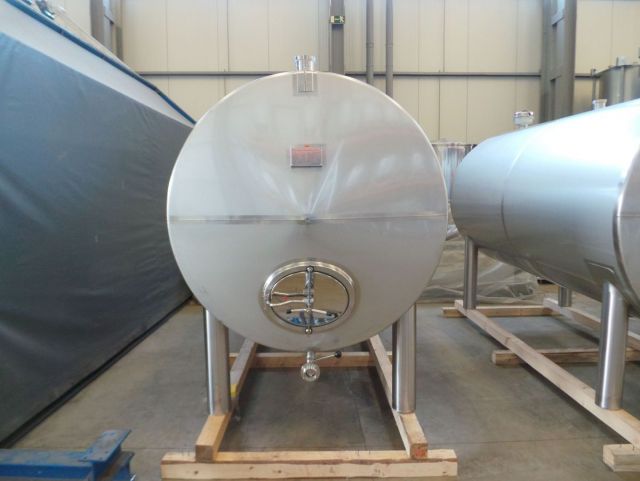 4 x 6.2m³ AISI304L RVS horizontale opslagtanks