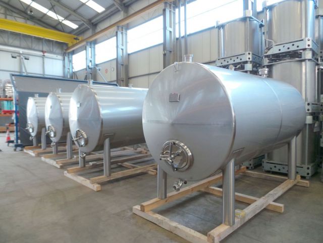 4 x 6.2m³ AISI304L RVS horizontale opslagtanks