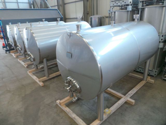 4 x 6.2m³ AISI304L RVS horizontale opslagtanks