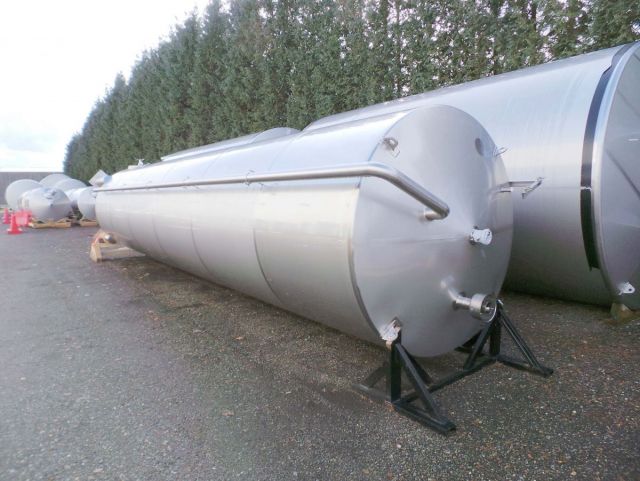 1 x 22.5m³ en 1 x 12.5m³ AISI316L; vertikale opslagtanks ; conisch op poten; tracing
