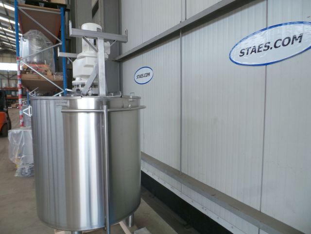 2 x 500L AISI304L mixing tank; gate agitator with scrapers; heat exchanger; insulation