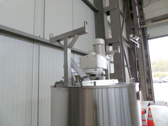 2 x 500L AISI304L mixing tank; gate agitator with scrapers; heat exchanger; insulation