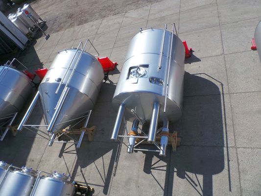 2 x 11,7m³; AISI304; CCT bier fermentatie tanks; 3,3 bar PED CE TüV; 10% Rx & 2 x 10,4m³: AISI304 BBT helder bier tanks; 3,3 bar PED CE TüV; 10% Rx