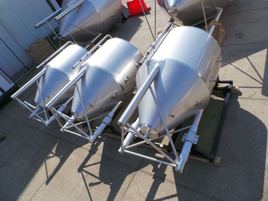 3 x 1.445L AISI304; CCT bier fermentatie tanks; 0.2 bar