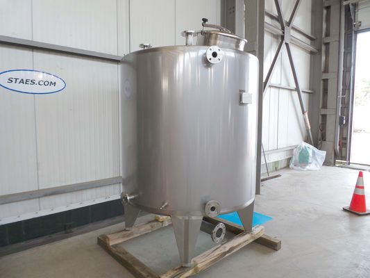 1 x 3.300L AISI304L enkelwandige verticale roestvrijstalen opslagtank