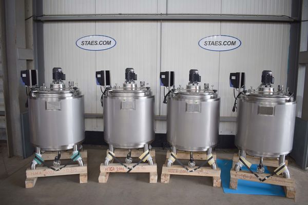 OR180300 - 4 x 300L AISI316 Cuves de mélange en acier inoxydable, les cuves sont isolée et prévu d'un échangeur de chaleur