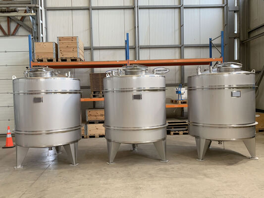 3 x 3,300L stainless steel AISI 304L vertical mixing tanks