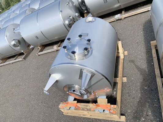 4 x Nieuwe verticale roestvrijstalen AISI316L tanks van 3.000 L - 8.000L en 9.000L