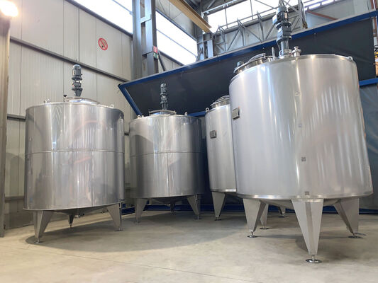 2 x New 3.300L Stainless Steel Single skin vertical mixing tanks in AISI316 + 2 x New stainless steel insulated vertical mixing tanks of 3,300L in AISI316 equipped with a heat exchanger