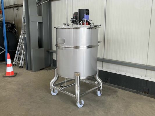 1 x New 650L stainless-steel AISI316L vertical mixing tank.