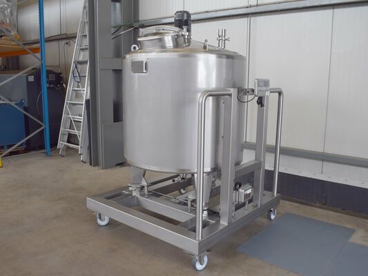 1 x New 1000L stainless-steel AISI316L vertical mixing tank.