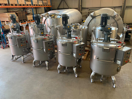 4 x New 600L stainless-steel AISI316L vertical mixing tanks.