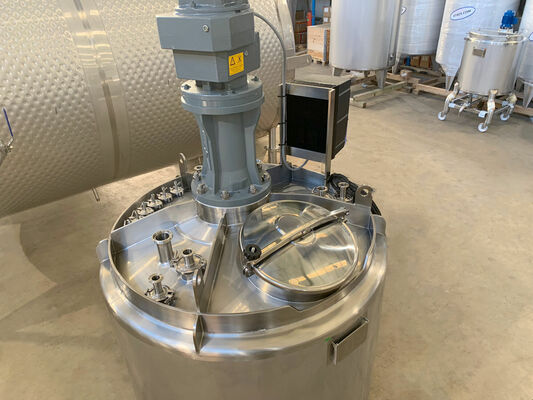 1 x New 1.000L stainless-steel AISI316L vertical mixing tank.