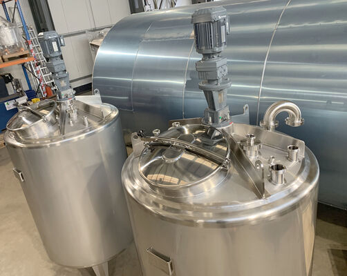 2 x Brand new 1.500L stainless-steel AISI316L vertical mixing tanks.