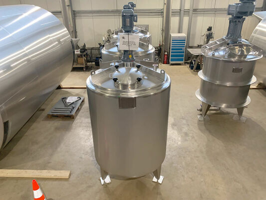 3 x Brand new 2.000L stainless-steel AISI316L vertical mixing tanks.