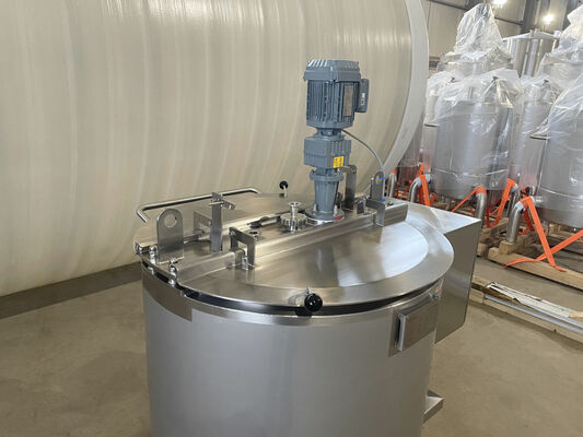 1 x New 500L stainless-steel AISI316L vertical mixing tank.