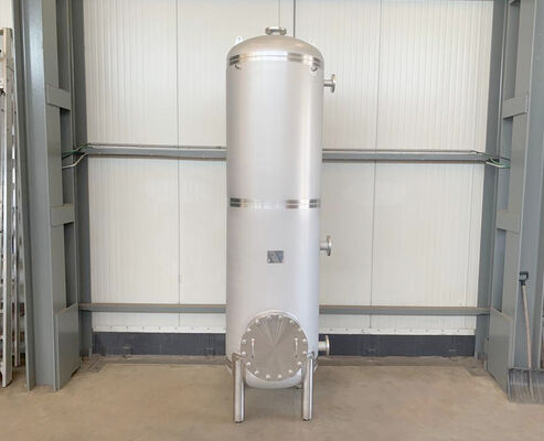 1 x Nieuwe roestvrijstalen verticale druktanks van 1.900L in AISI316L