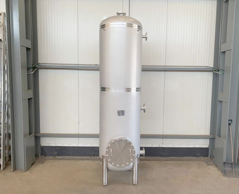 1 x New 1.900L stainless-steel AISI316L vertical pressure tank.