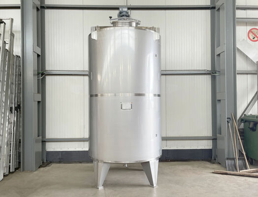 1 x Nieuwe roestvrijstalen verticale mengtank van 5.200L in AISI316L