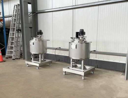 2 x Nieuwe roestvrijstalen verticale mengtanks van 100L in AISI316L