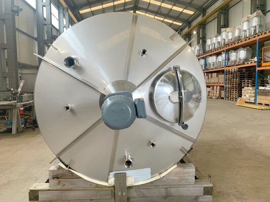 1 x Nieuwe roestvrijstalen verticale mengtank van 8100L in AISI316L