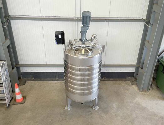 2 x Nieuwe roestvrijstalen verticale mengtanks van 1.500L in AISI316L