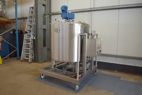 1 x Nieuwe roestvrijstalen verticale mengtank van 1000L in AISI304L
