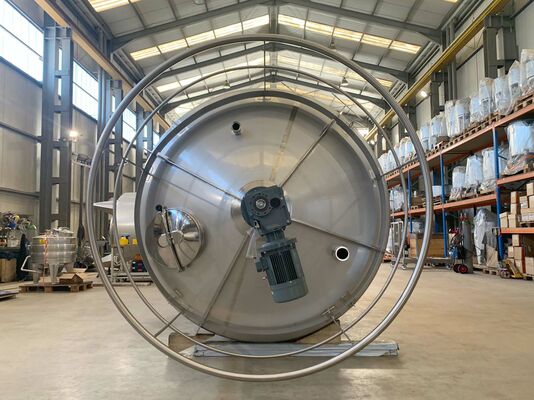 1 x Nieuwe roestvrijstalen verticale mengtank van 20.300L in AISI304L