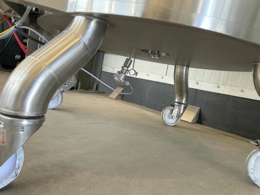 2 x Nieuwe roestvrijstalen verticale mengtanks van 750L in AISI316L