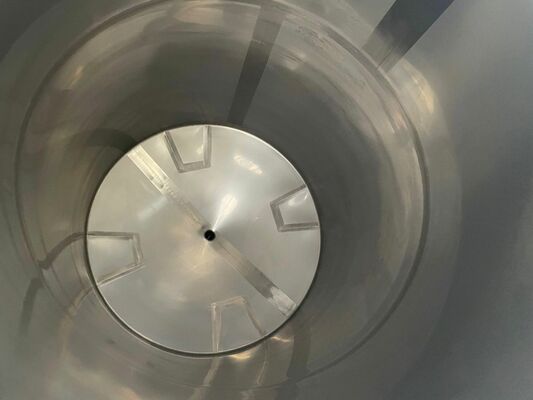2 x New 5.200L stainless-steel AISI304L vertical mixing tanks. 1 x New 3.200L stainless-steel AISI304L vertical mixing tank. 1 x New 2.000L stainless-steel AISI304L vertical mixing tank.