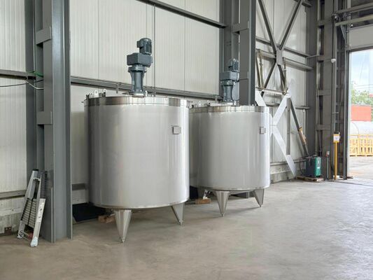 2 x New 3.300L stainless-steel AISI316L vertical mixing tanks.