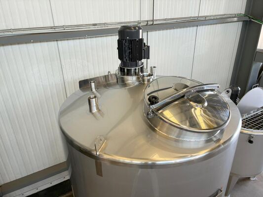 1 x Neuer vertikaler 2.000L Edelstahl-Mischbehälter aus AISI316L  1 x Neuer vertikaler 500L Edelstahl-Mischbehälter aus AISI316L