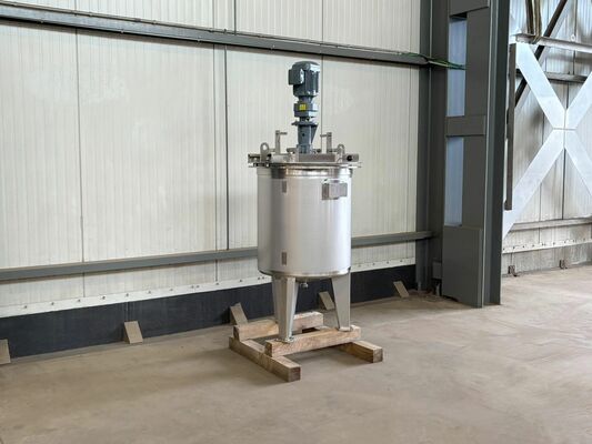 1 x New 300L stainless-steel AISI316L vertical mixing tank.
