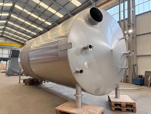 1 x New 50.000L stainless-steel AISI304L vertical mixing tank.