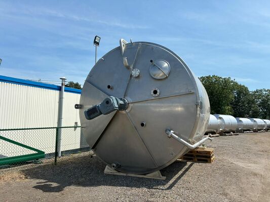 1 x stainless-steel second hand vertical mixing tank of 30.000L in stainless-steel AISI 304L.