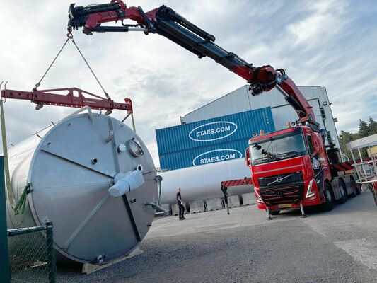 1 x stainless-steel second hand vertical mixing tank of 30.000L in stainless-steel AISI 304L.