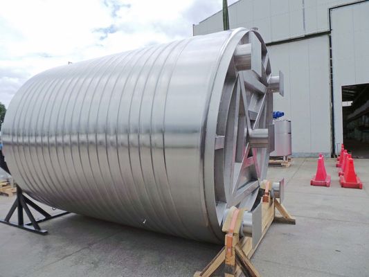 1 x 25.500L AISI304L mengtank; chocolade roerwerk; warmtewisselaar