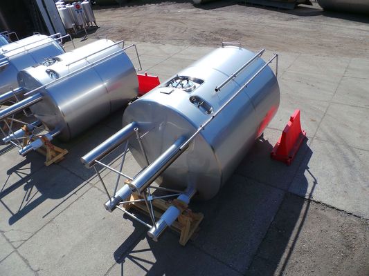 2 x 11,7m³; AISI304; CCT bier fermentatie tanks; 3,3 bar PED CE TüV; 10% Rx & 2 x 10,4m³: AISI304 BBT helder bier tanks; 3,3 bar PED CE TüV; 10% Rx