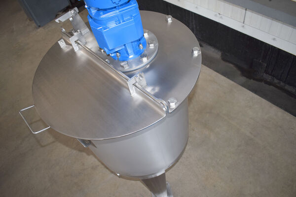 1 x AISI316L 100L stainless steel mixing tank with an agitator for viscous liquids